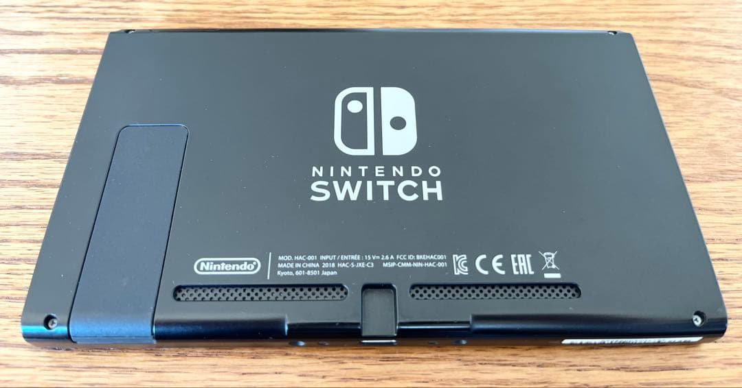 Nintendo Switch本体とメモリーカード(ジョイコン無し)