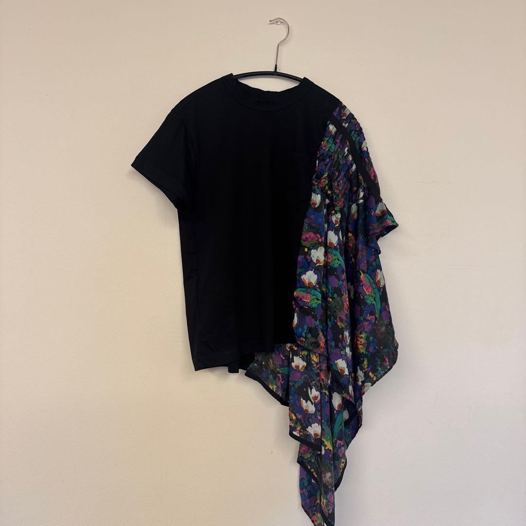 sacai アシンメトリーフラワープリント Tシャツ