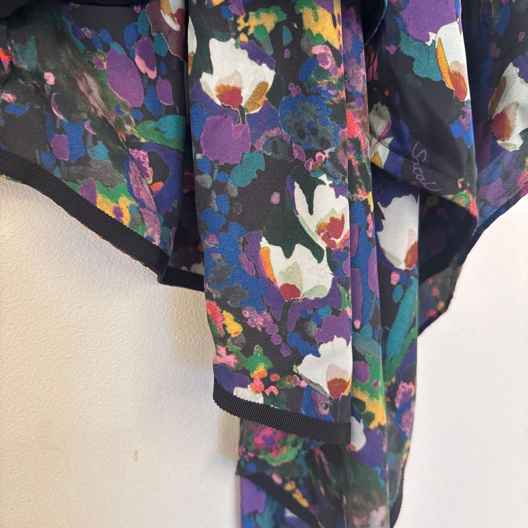 sacai アシンメトリーフラワープリント Tシャツ