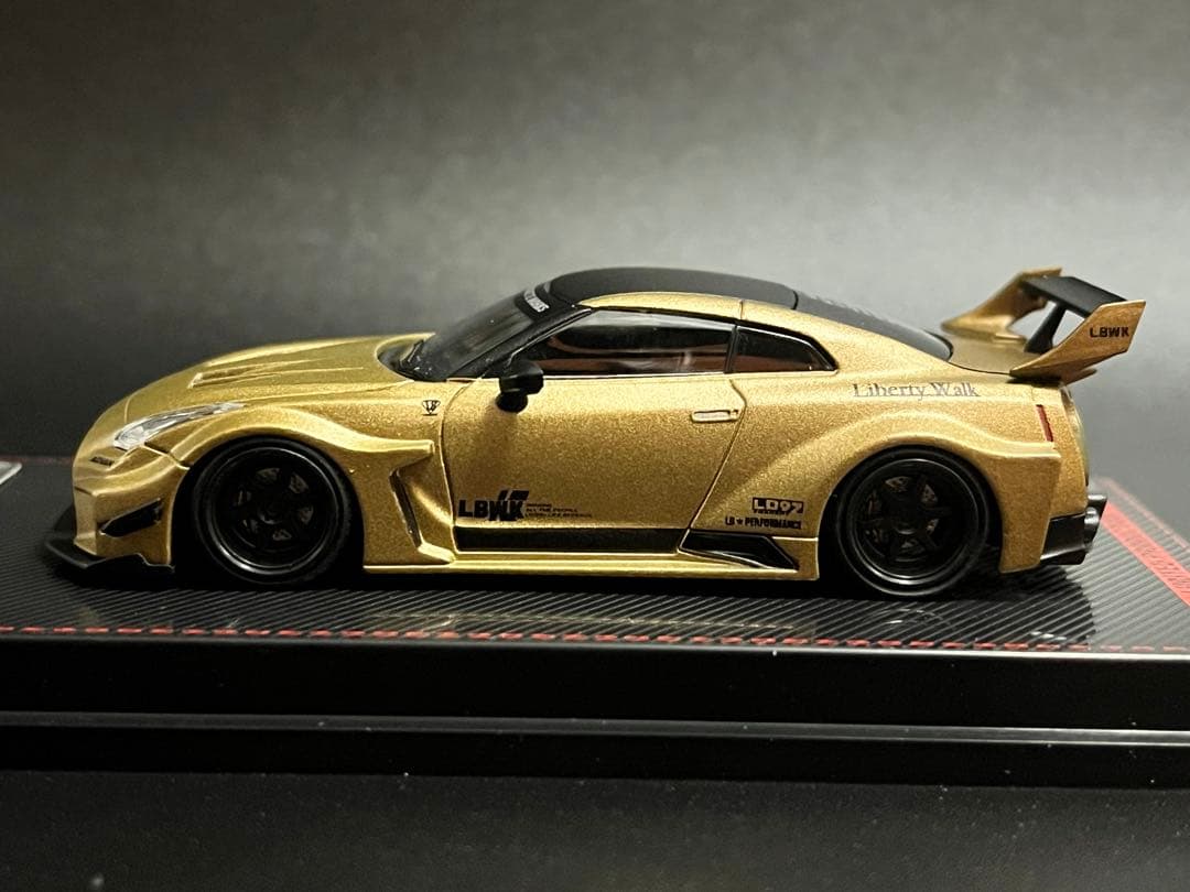 イグニッションモデル1/64 LBWK GT-R R35