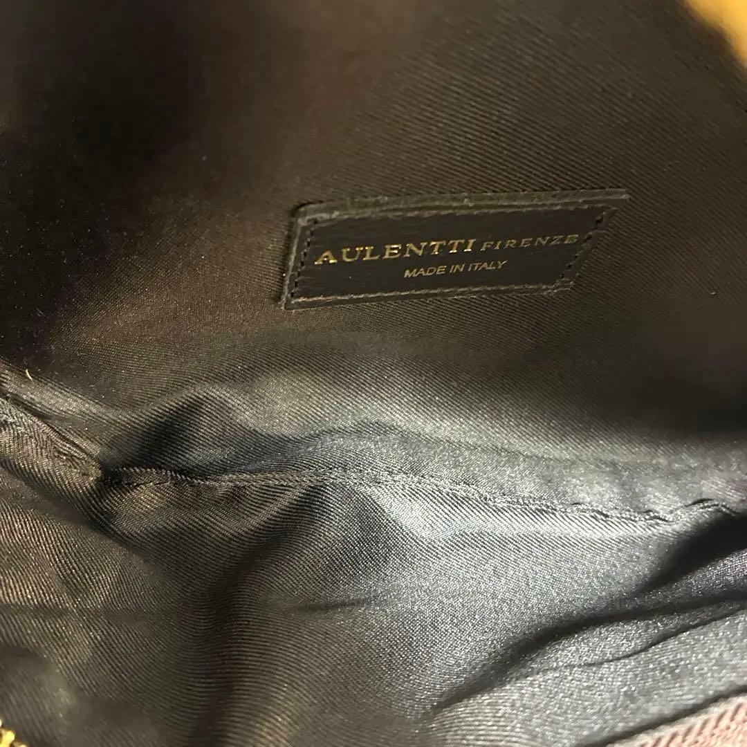 【未使用品】AULENTTI ブラック　レザー　キルティング　ボディバッグ