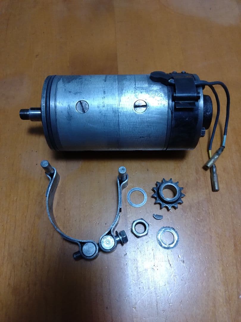カワサキＷ1再生ダイナモと付属品