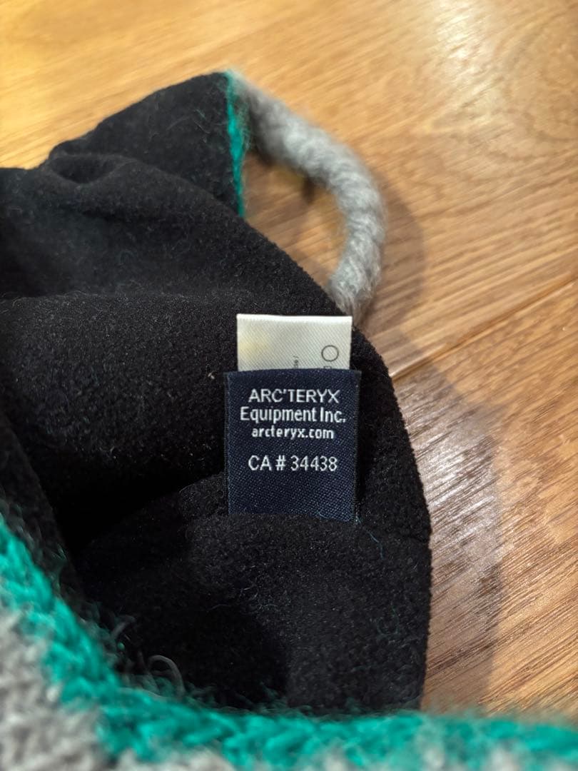極希少　ARC’TERYX　耳当て付ニット帽　ロゴ刺繍