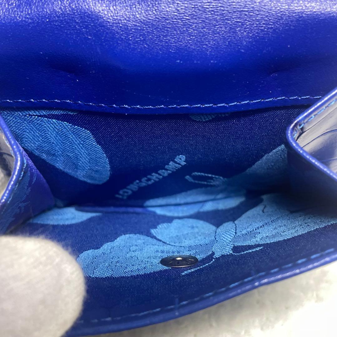 美品　LONGCHAMP(ロンシャン) 二つ折り財布 クロコ型押しレザー