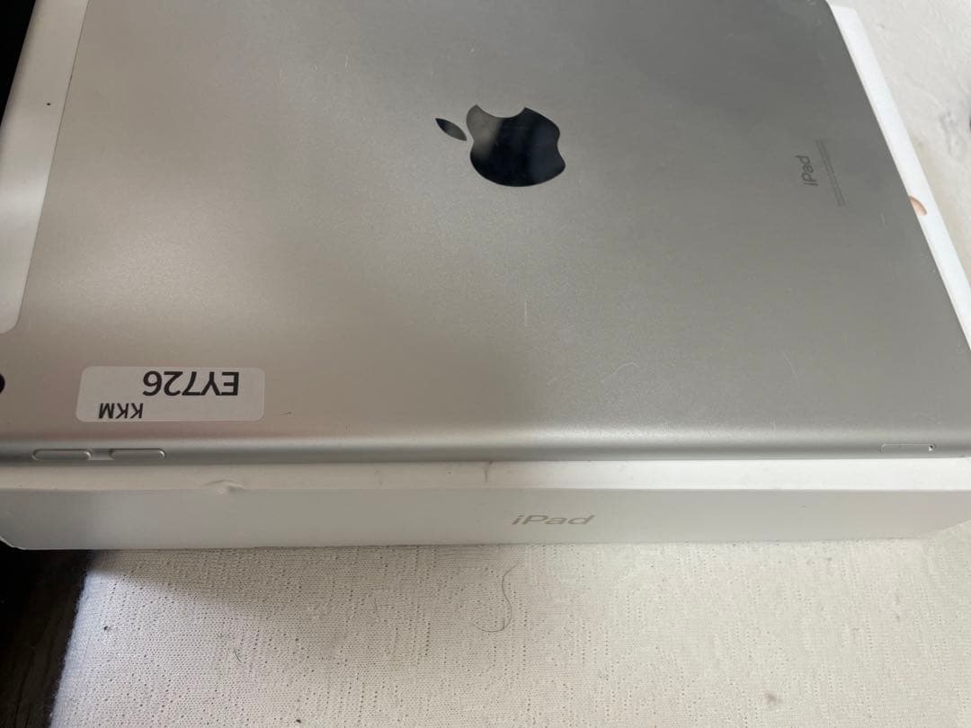 く*こ様 Apple iPad (第7世代) 32GB バッテリー93%