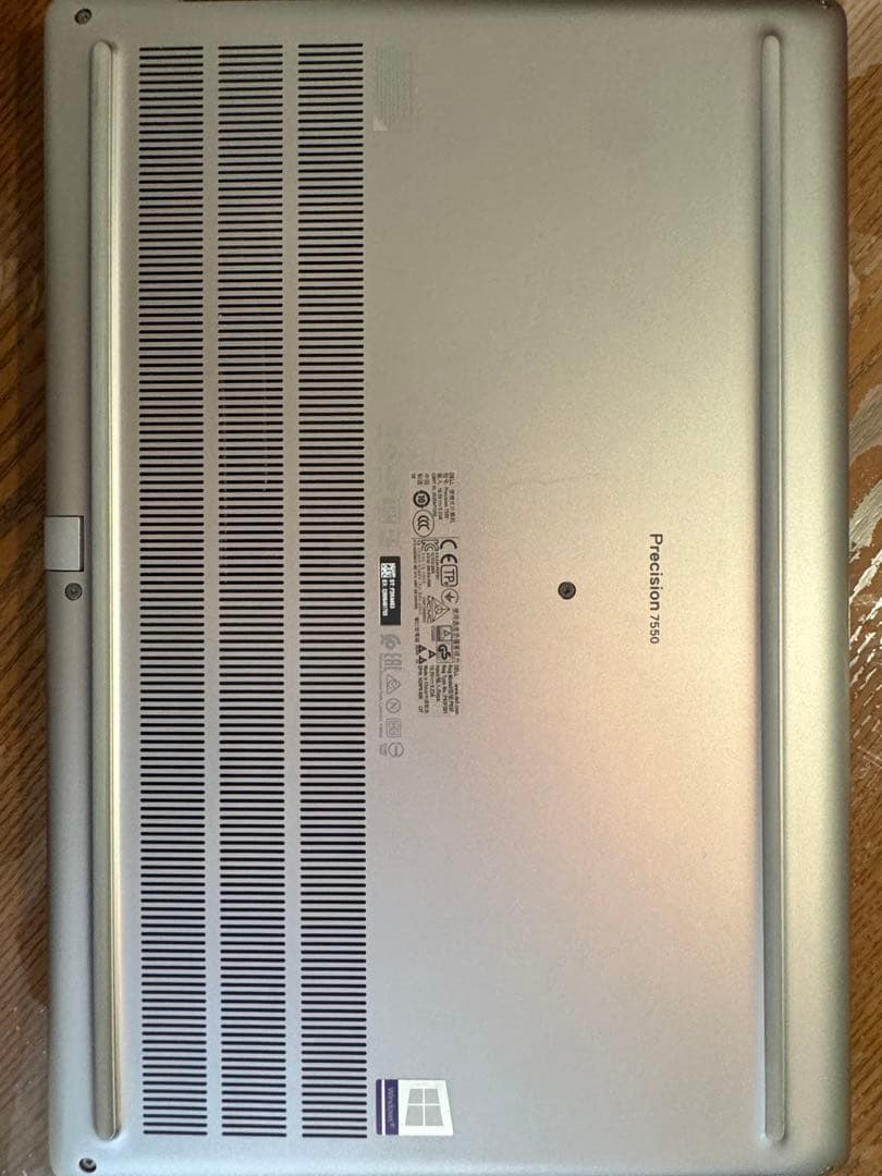 Dell Precision 7520 15.6インチ シルバー