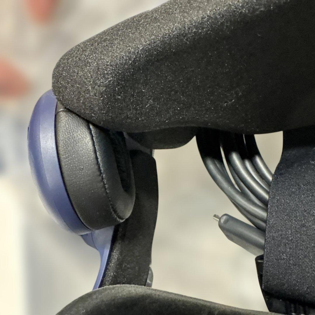 ク*読様 HTC VIVE PRO 未開封トラッカー2個付き