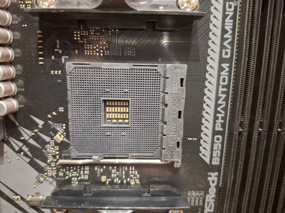 マザーボード B550 Phantom Gaming4