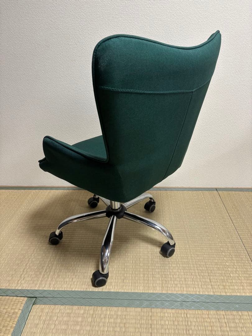 なグリーンデスクチェア