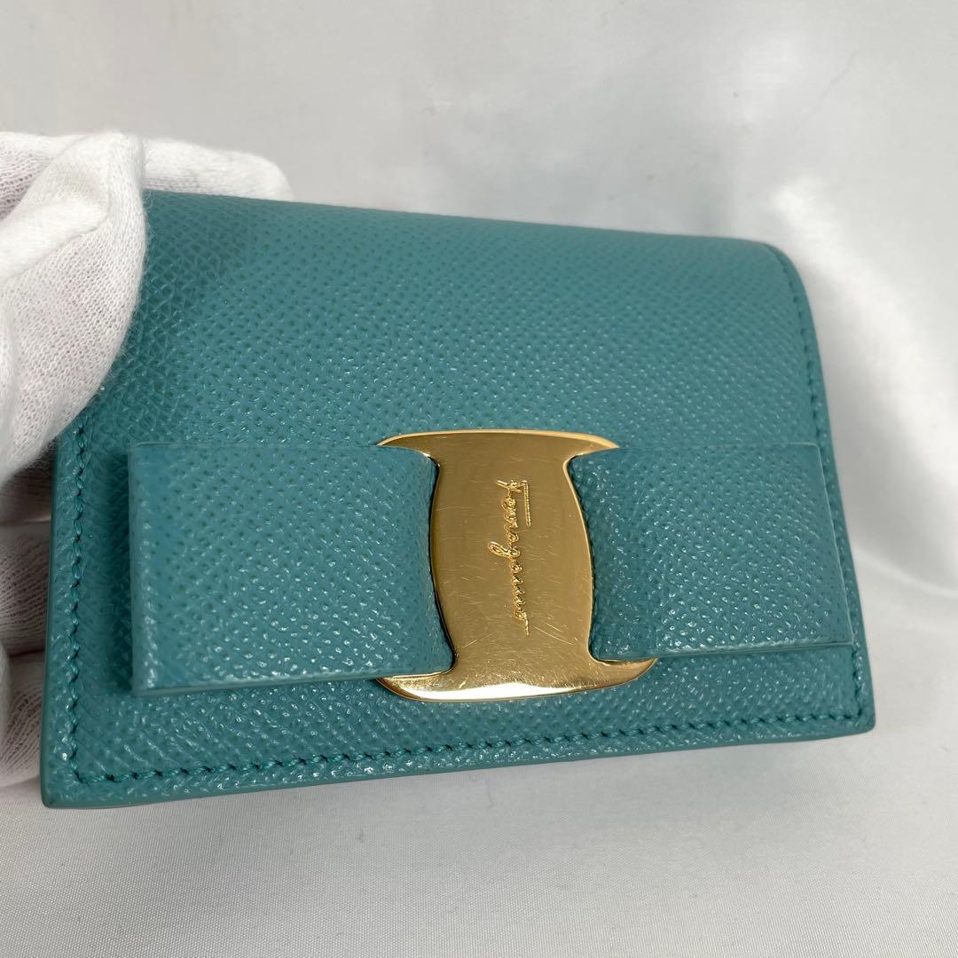 美品 FERRAGAMO フェラガモ 二つ折り財布 ヴァラリボン レザー