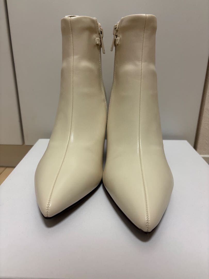 RANDA 2WAYビジューベロアリボンショートブーツ IVORY Mサイズ