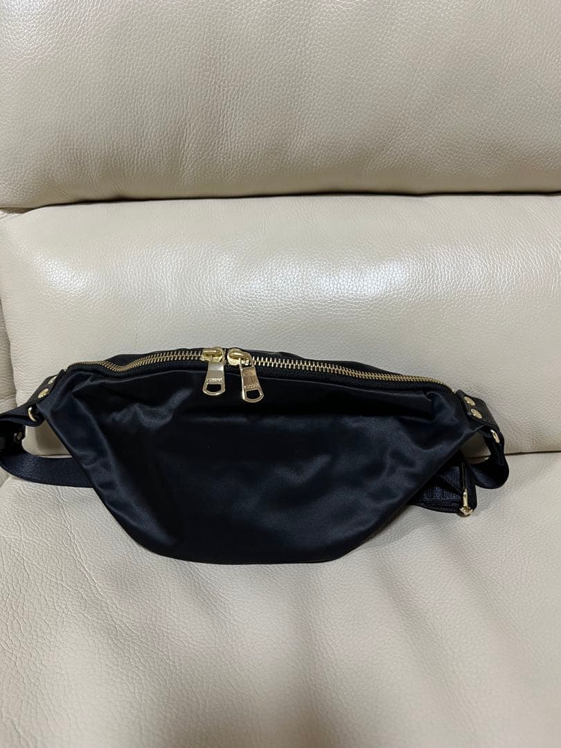 新品　ラシット ボディバック