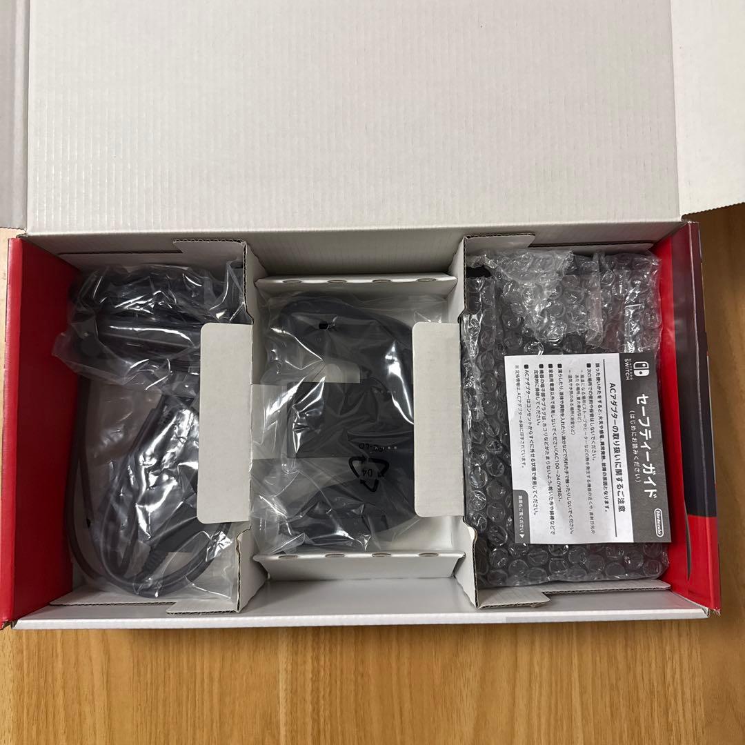 Nintetdo Switch 本体 持ち運び用ケース付き