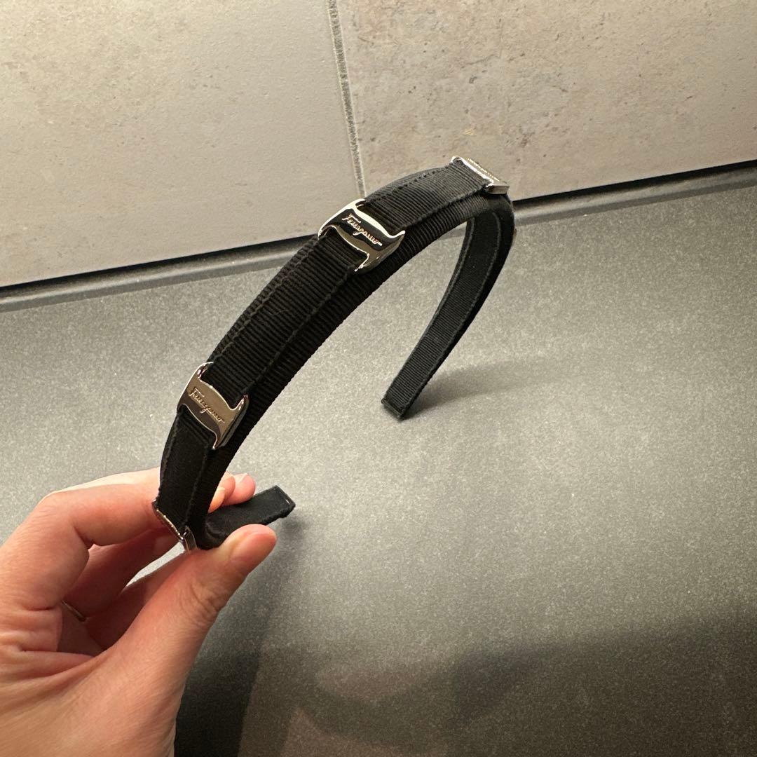 今週売り尽くしセール‼️Ferragamo / カチューシャ メタル金具付き