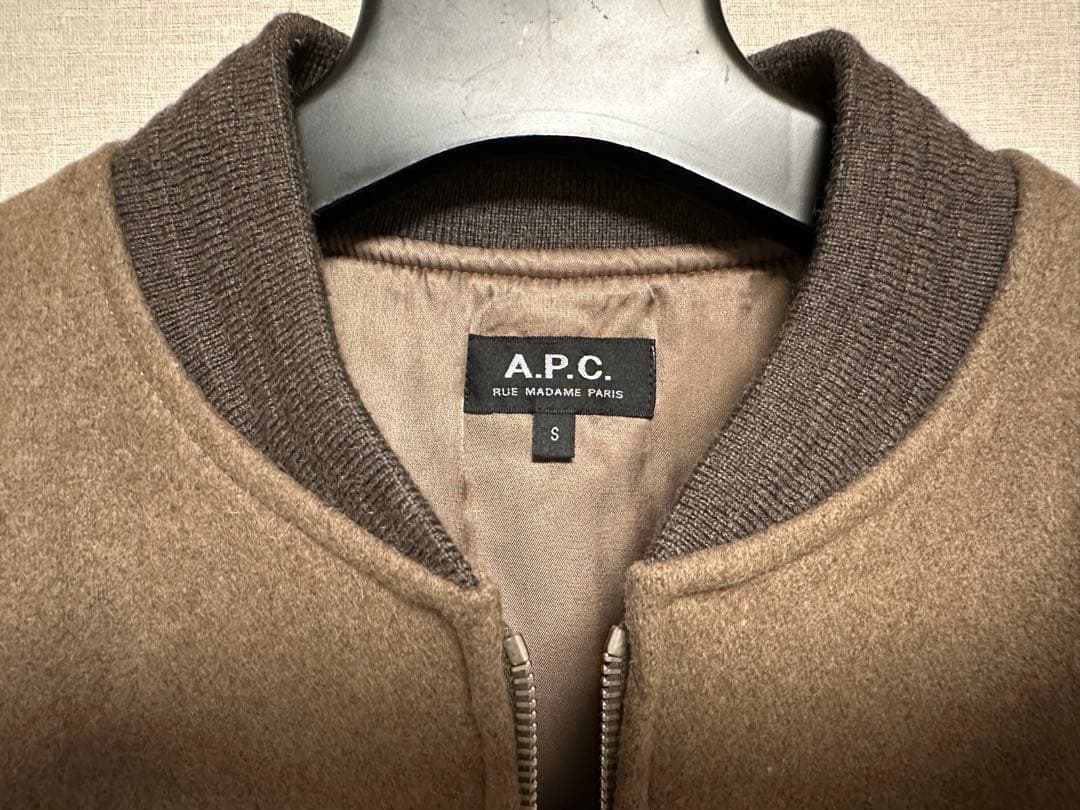 A.P.C. ボンバージャケット