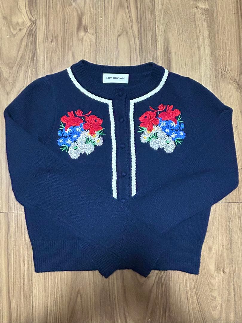 はる LILY BROWN フラワー刺繍 カーディガン