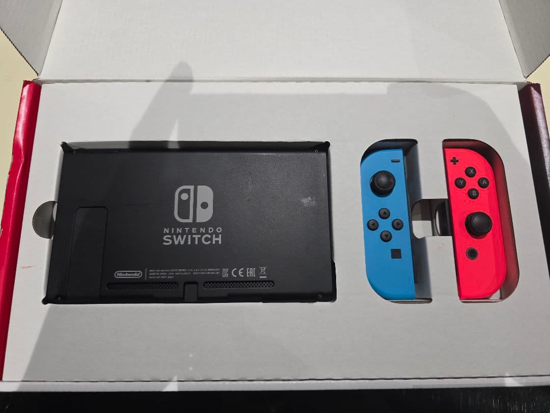 d*2様 Nintendo Switch　本体