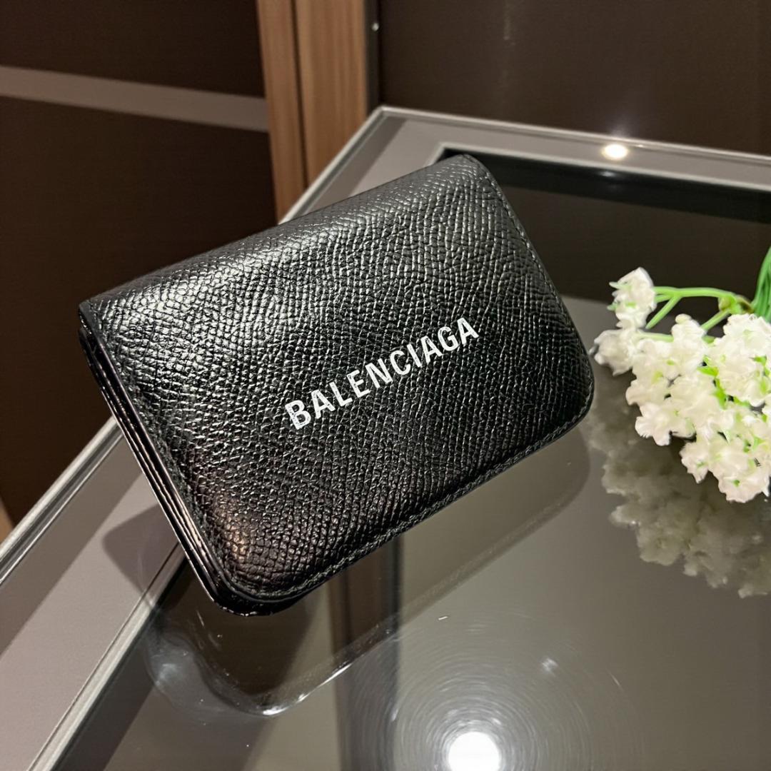 正規品＆人気商品‼️ バレンシアガ キャッシュ ミニウォレット 三つ折り財布