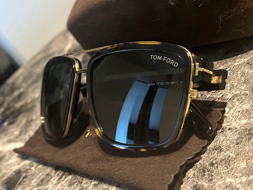 断*中様 (新品同様)TOM FORD サングラスTF780