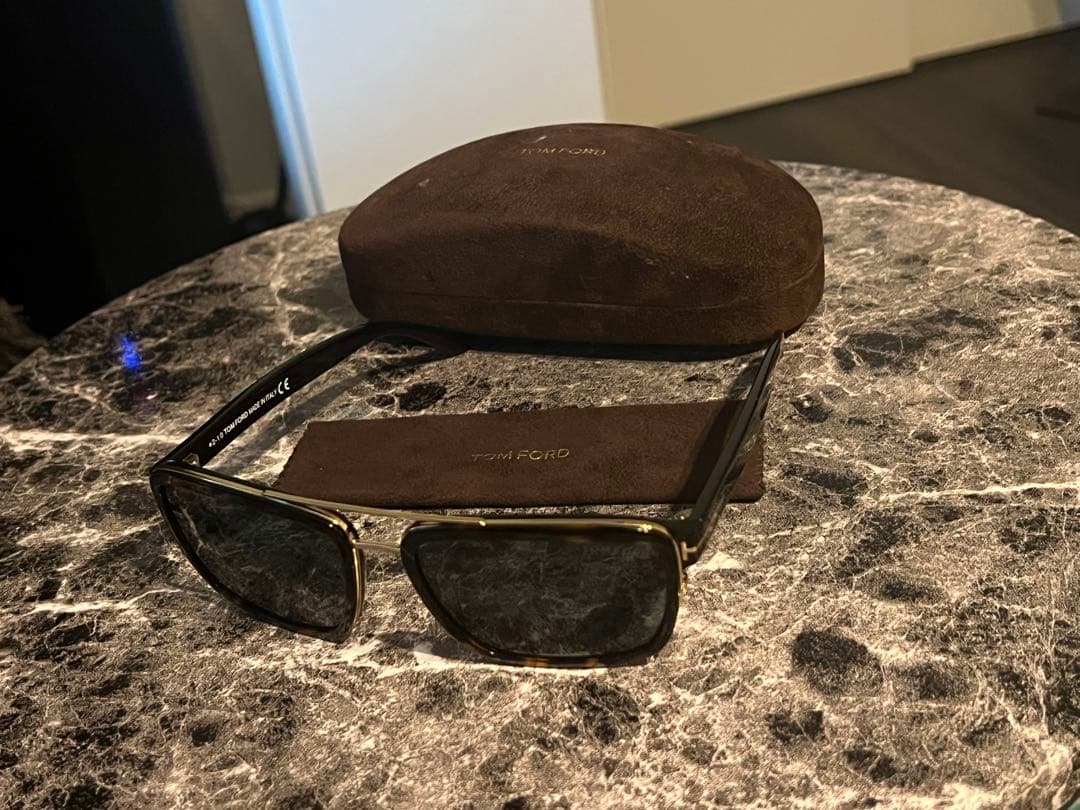 断*中様 (新品同様)TOM FORD サングラスTF780