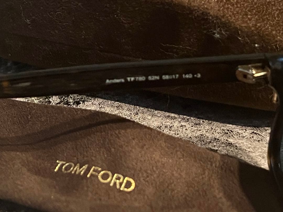 断*中様 (新品同様)TOM FORD サングラスTF780