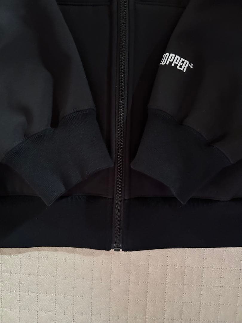 シュプリーム WINDSTOPPER Zip Up フーディーパーカー