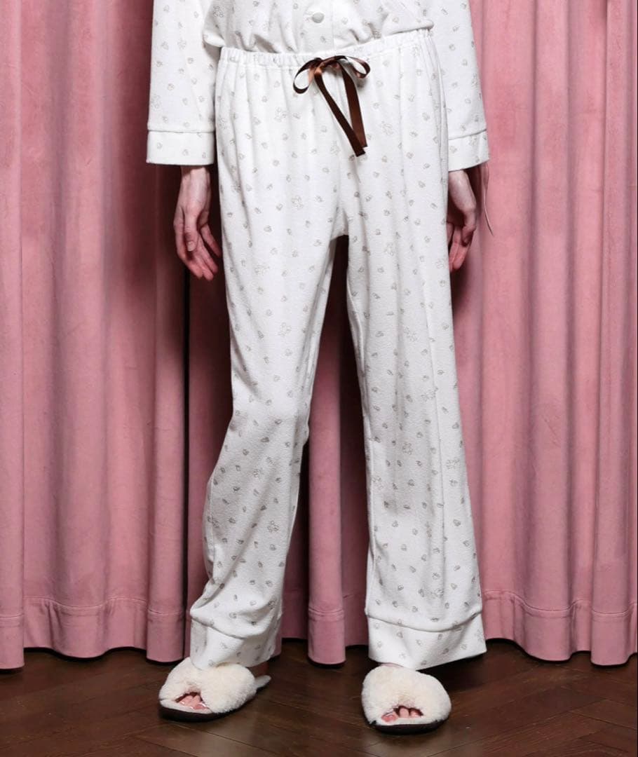 【新品】タグ付き ナルエームーンタン パジャマ長袖上下セット