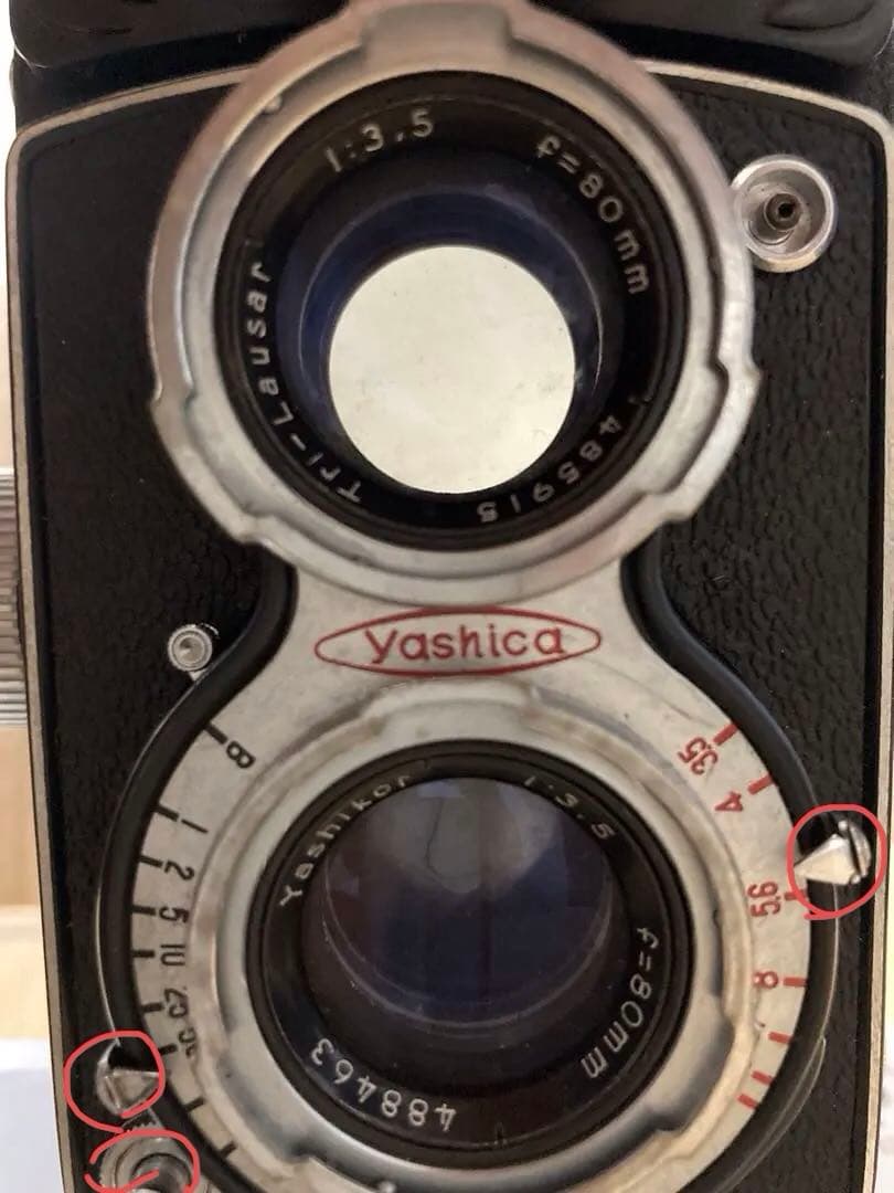 ジャンク品　カメラ3台と三脚(MINOLTAとYASHICAFLEXと？)