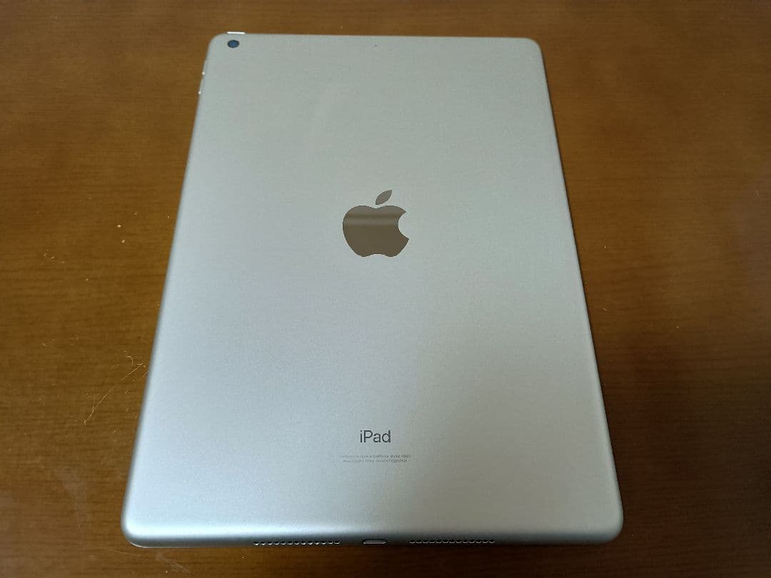 Apple iPad シルバー 本体 充電器付き