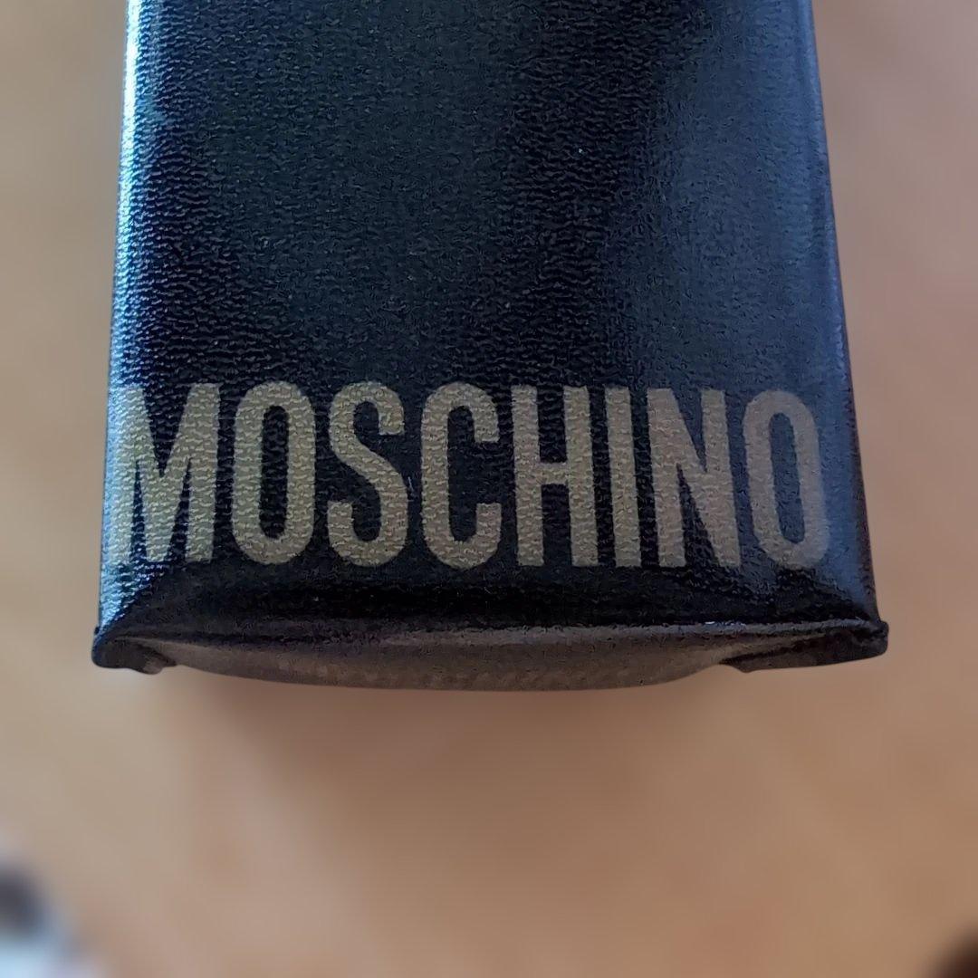 MOSCHINO ブラック リボンモチーフのケースとゴルチェのサングラス
