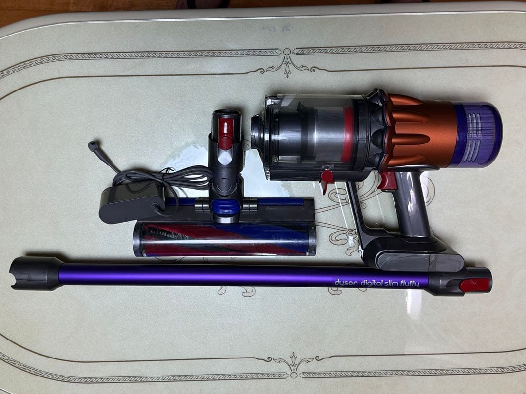 dyson デジタルスリム　SV18 コードレス掃除機　分解清掃済　匿名配送