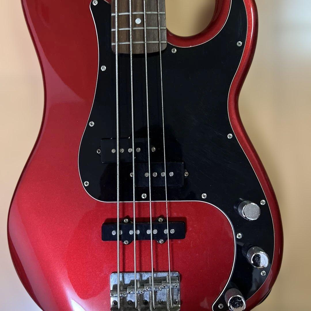 Squier エレキベース レッド（週末限定価格）