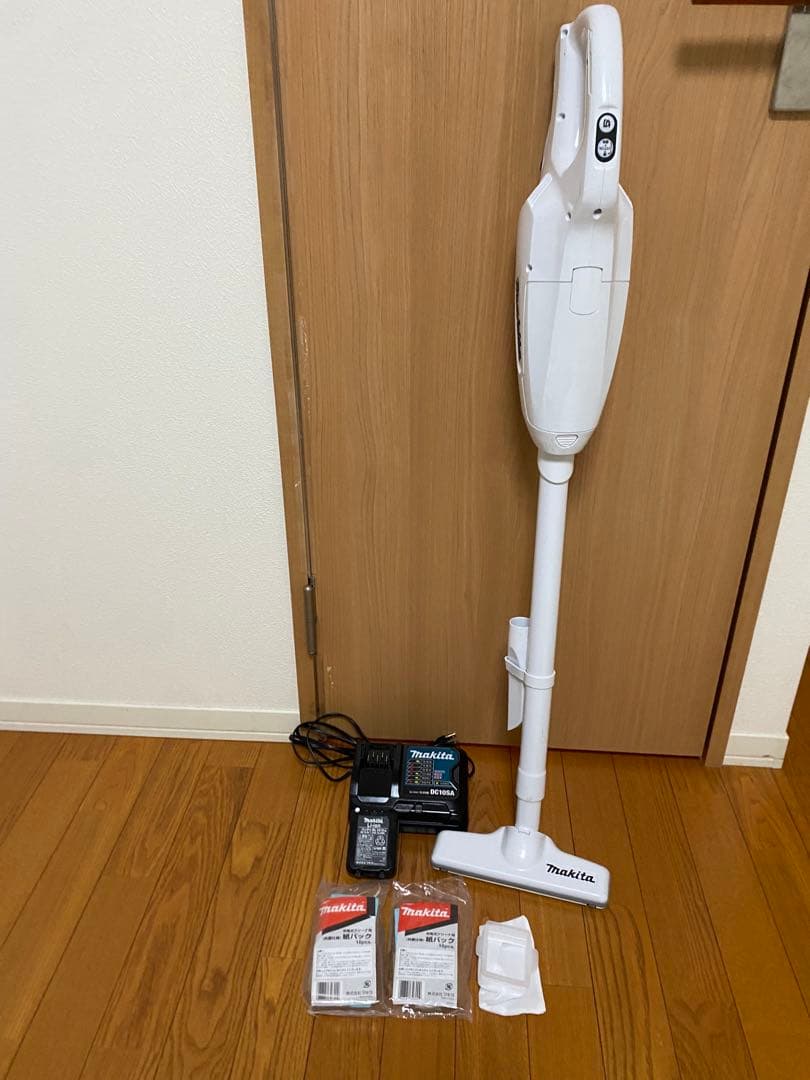 Makita マキタ　CL107FD 掃除機　付属品付き