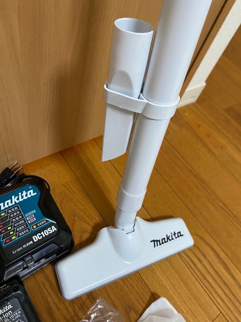 Makita マキタ　CL107FD 掃除機　付属品付き