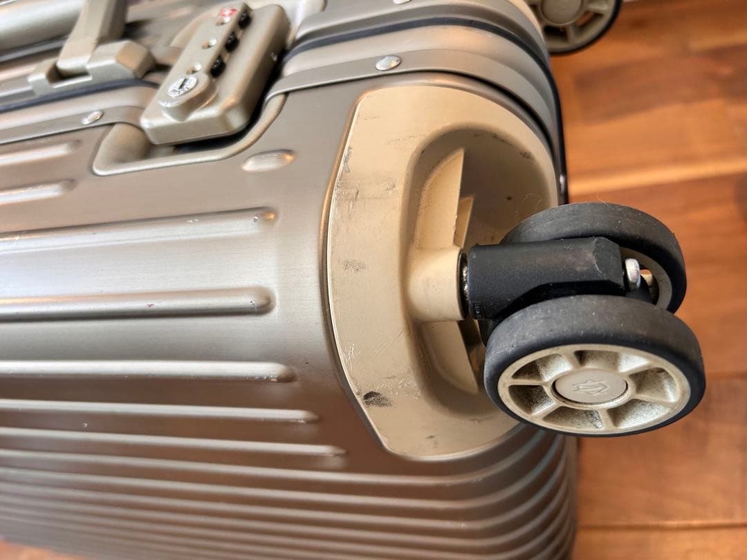 【カレラ】RIMOWA チタニウム 機内持込可 キャリーケース 正規品