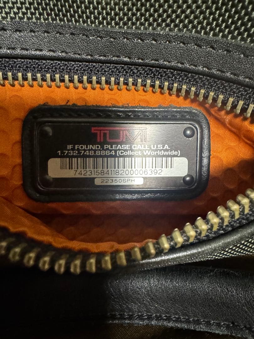 TUMI 旅行用バック　46×25×17cm 肩掛けあり