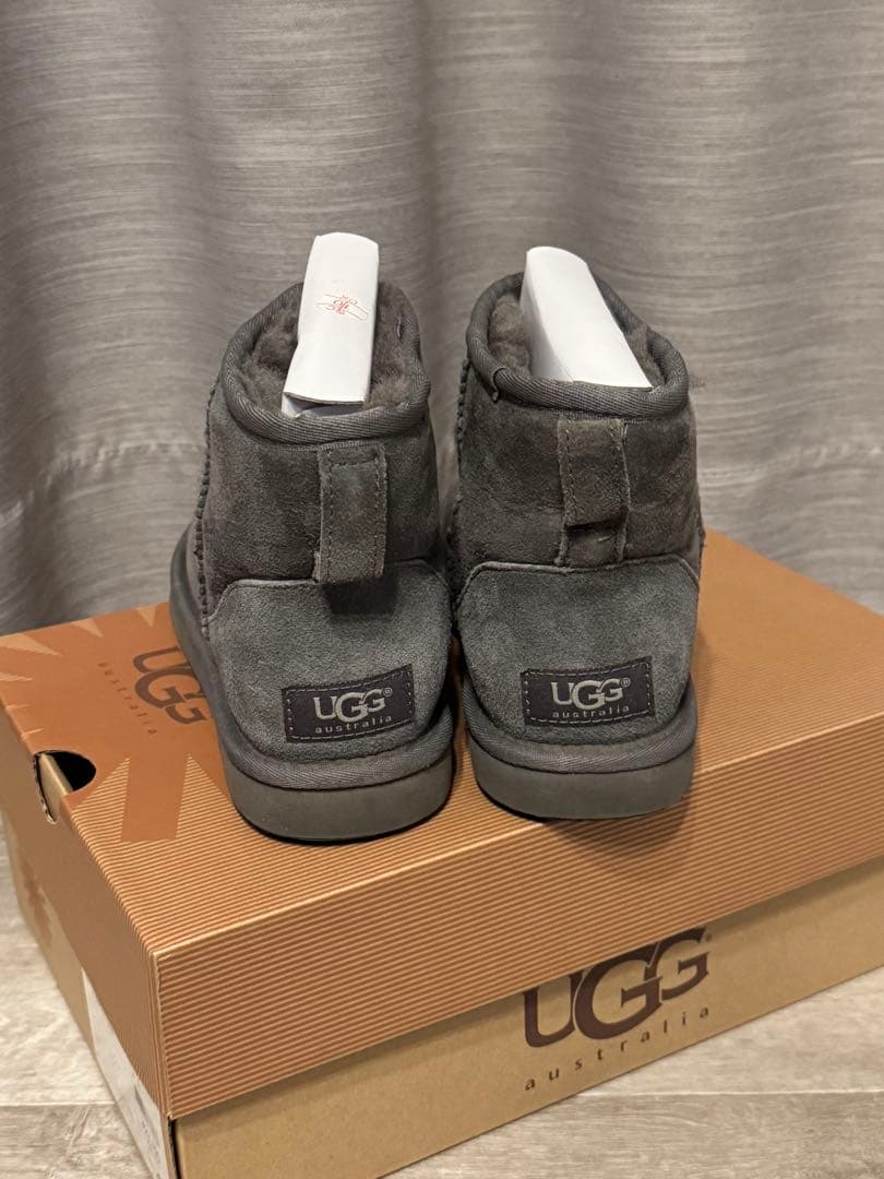 【美品】　ugg クラシックミニ　classicmini