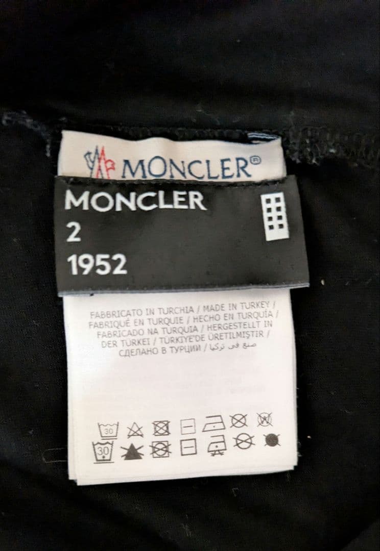 本日のみ【正規品】MONCLER ブラック Tシャツ　Lサイズ