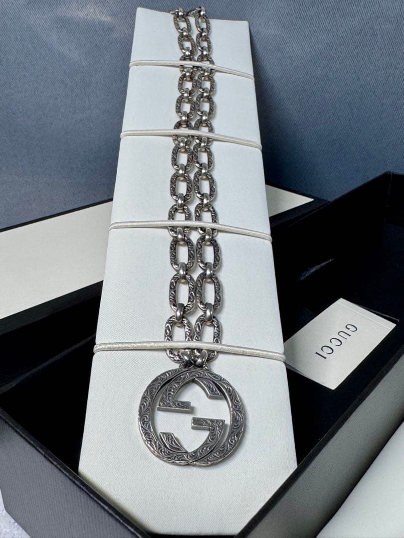 Gucci シルバー ネックレス ロゴ