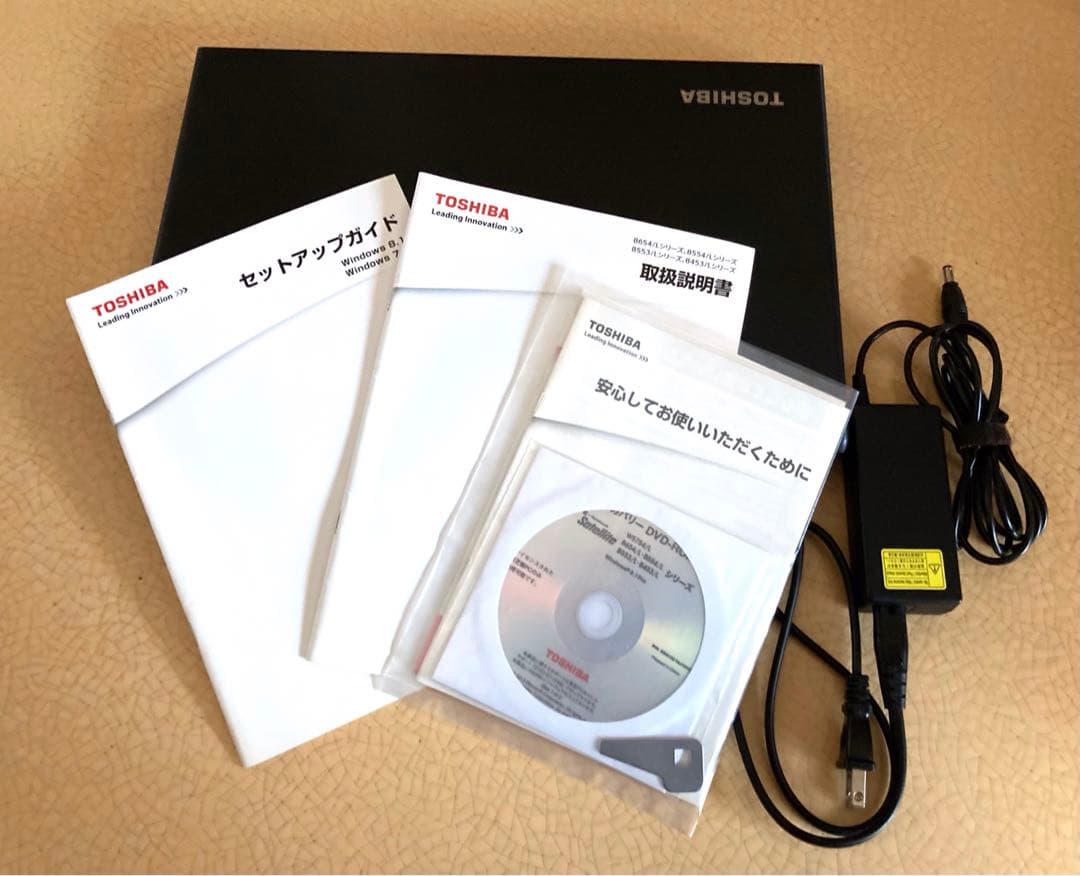 東芝　dynabook Satellite 15.6型　　　　　　ノートパソコン