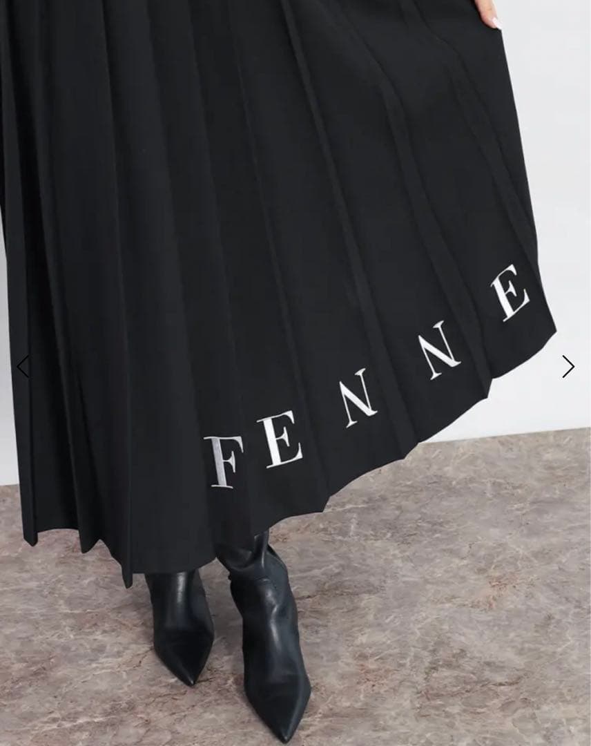 今期新品タグ付FENNEL26000円刺繍ロゴプリーツスカート　スコットクラブ