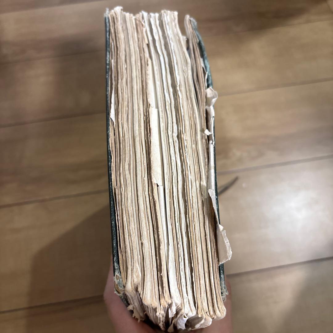 歴史的写真　古い日本の書物 古文書 古書き 和式製本 古本