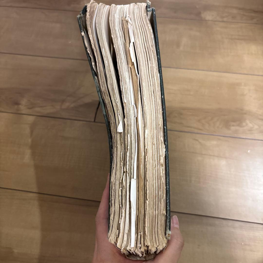 歴史的写真　古い日本の書物 古文書 古書き 和式製本 古本