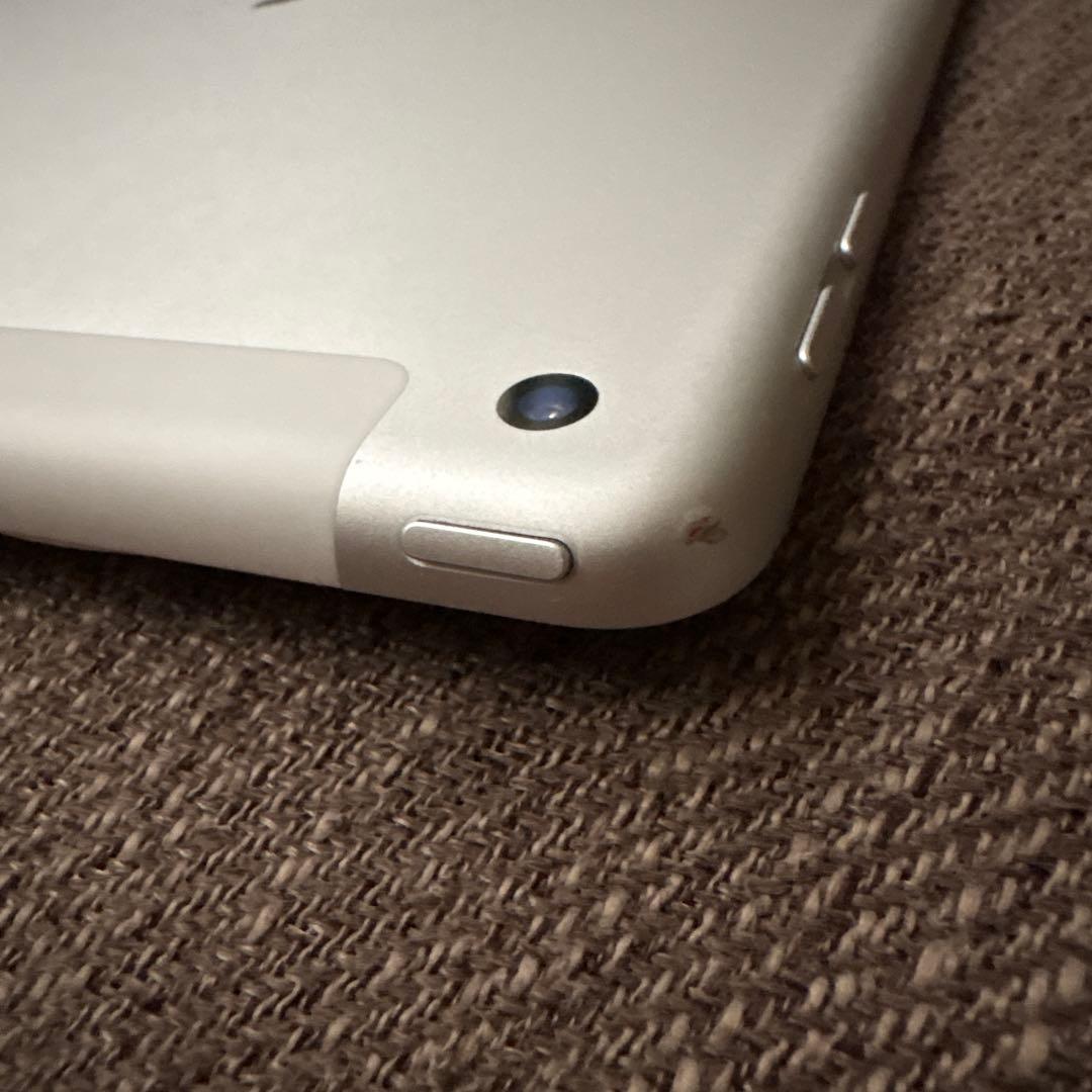 iPad 第6世代 32GB シルバー SIMロック解除済