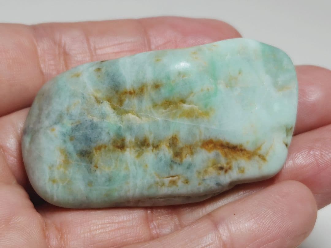 ミント 68g 翡翠 ヒスイ 原石 鑑賞石 自然石 誕生石 鉱物 鉱石 水石