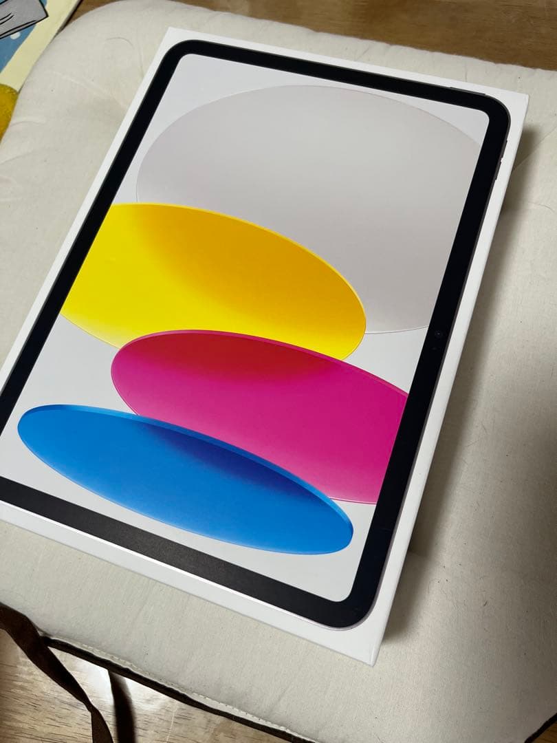 ほぼ未使用　Apple iPad 11世代　11インチA16シルバー　ケース付き