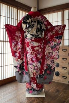 赤い花柄振袖 着物