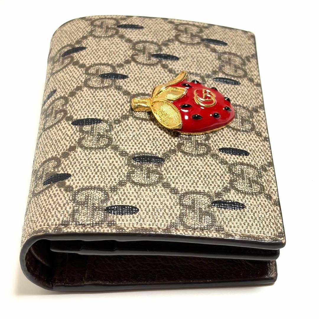 GUCCI 二つ折り財布 ストロベリー GGスプリーム GGロゴ 美品 箱付き