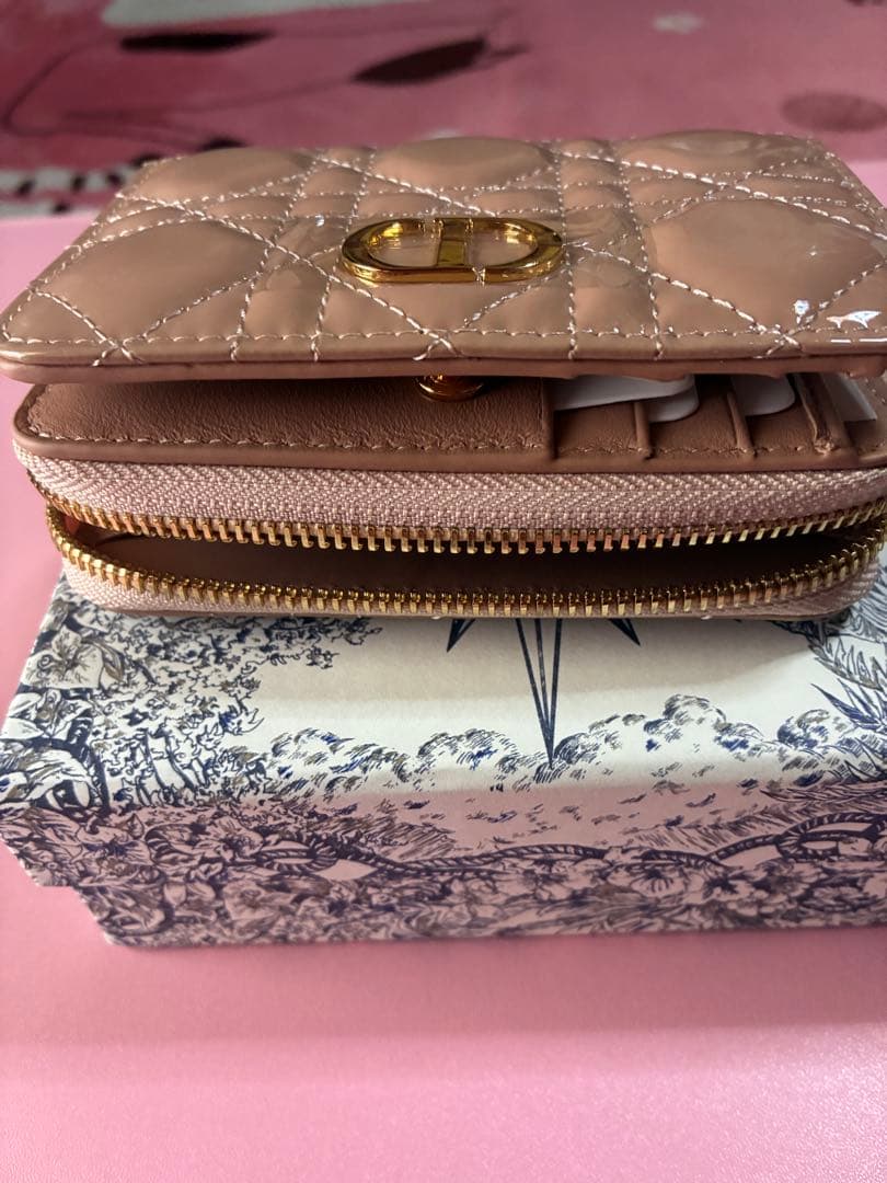 『未使用』DIOR エナメルカナージュ2つ折財布　ベビーピンク