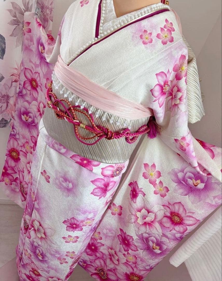 未使用に近い　正絹豪華振袖フルセット　ユリ　ピンク系 花柄 成人式に